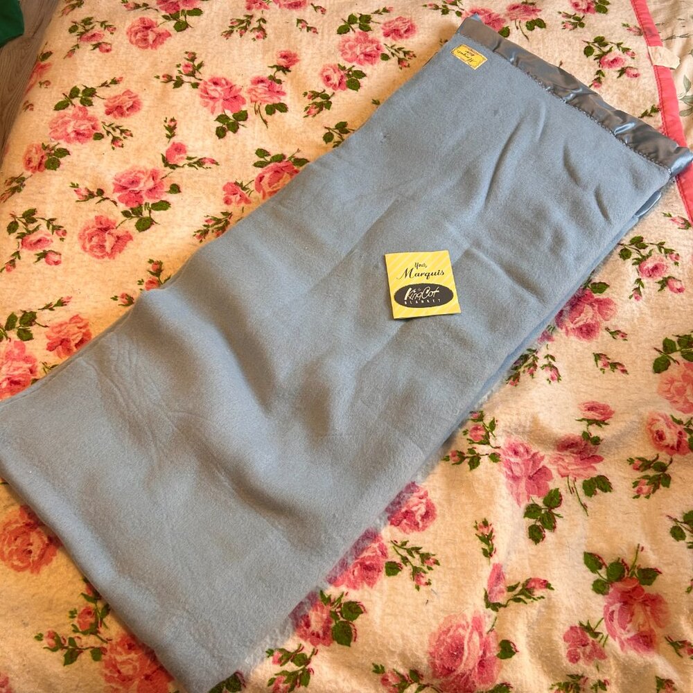 1960s DEADSTOCK King Cot extra soft Terylene Vicose Moth-proof blanket!